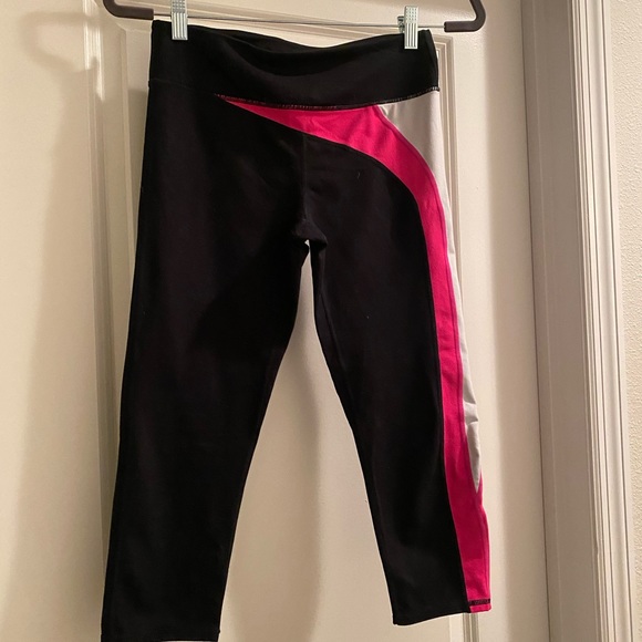 Fabletics Activewear Capri - Picture 1 of 3